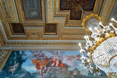 Roma, İtalya - 11 Ocak 2019: Quirinale Sarayı 'ndaki Alessandro galerisinin mahzeni