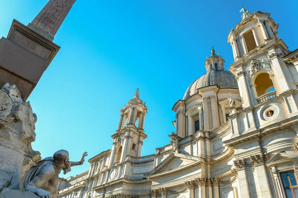 Olaszország Róma Navona Tér Szent Ágnes Templom Folyók Szökőkútjaival Előtérben — Stock Fotó