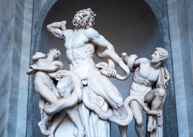 Roma, İtalya - 10 Ocak 2019 Vatikan Müzeleri, Sekizgen avlusu, Laocoon 'un heykel grubu