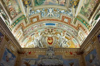 Roma, İtalya - 10 Ocak 2019: Vatikan Müzeleri, Haritalar Galerisi, kasa dairesinin detayları