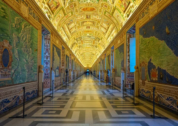 Roma, İtalya - 10 Ocak 2019: Vatikan Müzeleri, Haritalar Galerisi