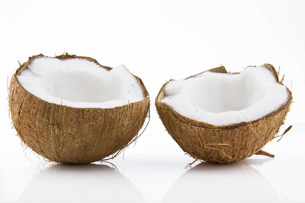 Kokosnøtt til modning og vanning – stockfoto