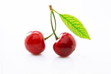 Olgun, sulu ve lezzetli kiraz çilek 
