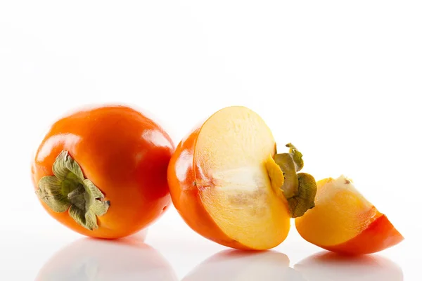 Fruta de caqui madura jugosa y sabrosa y su primer plano — Foto de Stock