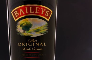 Pavlograd, Ukrayna, Ocak 2020. Baileys Orijinal İrlanda Kreması. Viski ve kremaya dayalı dünyaca ünlü ve popüler İrlanda likörü.