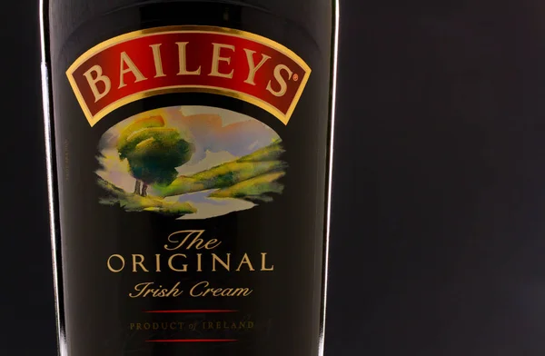 Pavlograd, Ukraina, styczeń 2020. Baileys Original Irish Cream - światowej sławy i popularny irlandzki likier na bazie whisky i śmietany — Zdjęcie stockowe