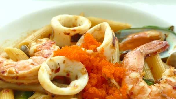 Italian pasta with seafood — Stock Video