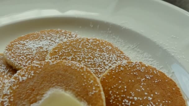 Leckere frische Pfannkuchen — Stockvideo