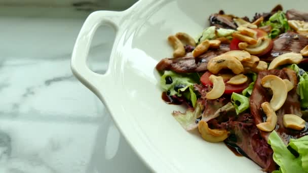 Smoked duck salad — Stock Video