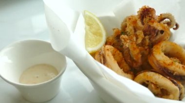 Limon ile kalamar halkaları