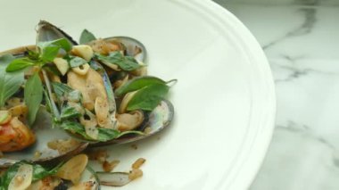 soslu kızarmış midye 