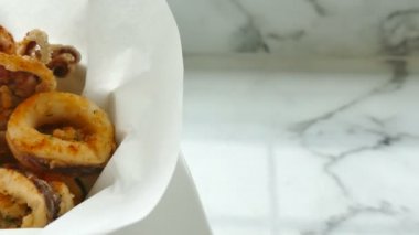 Limon ile kalamar halkaları