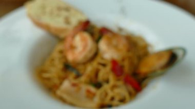 Spagetti Baharatlı deniz ürünleri