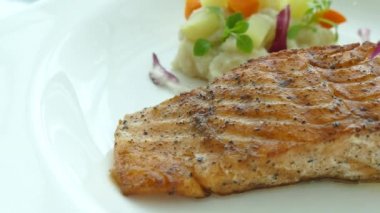 Izgara somon eti biftek