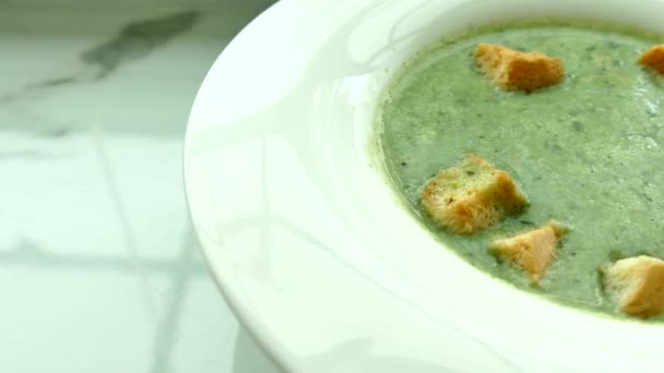 Spinatcremesuppe — Stockvideo