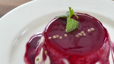 tatlı lezzetli pasta plaka üzerinde 