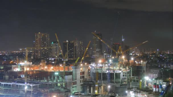 Bâtiments de construction la nuit — Video