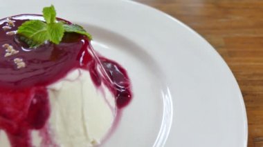 tatlı lezzetli pasta plaka üzerinde 