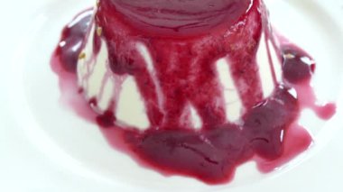 tatlı lezzetli pasta plaka üzerinde 