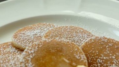 Krep plaka üzerine tereyağı ile