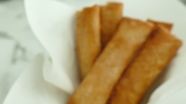 Kızarmış puf böreği — Stok video