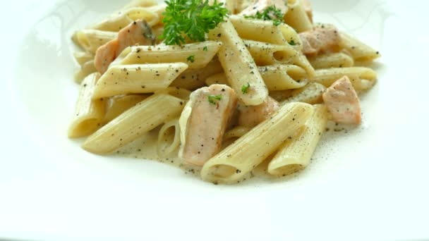 Pasta italiana con salmone — Video Stock