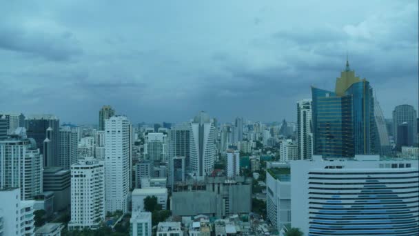 Horizonte de la ciudad y el río durante el día — Vídeos de Stock