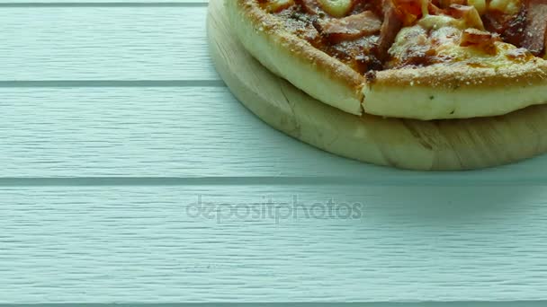 Delicious italian pizza — Stock Video