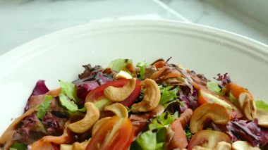 Füme somon salata portre