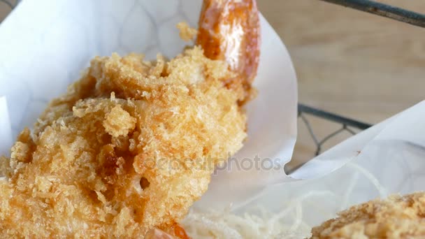 Fried chicken drumsticks — Stock Video