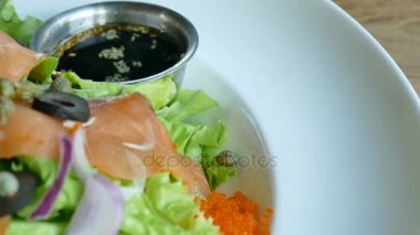 taze sebze ile Somon salata