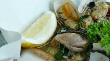 Şarap soslu kızarmış midye