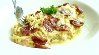 Çıtır jambonlu spagetti.