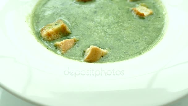 Spinach cream soup — Stock Video