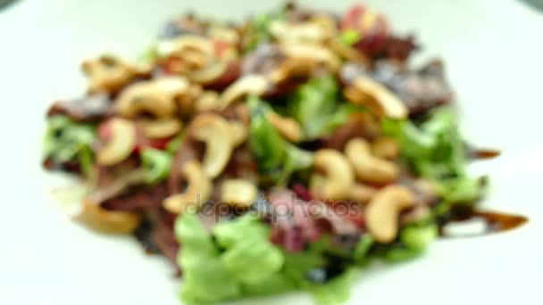 Duck salad with vegetables and cashews — Stock Video