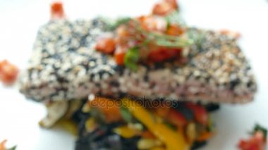 orkinos biftek seasame ve sebze ile
