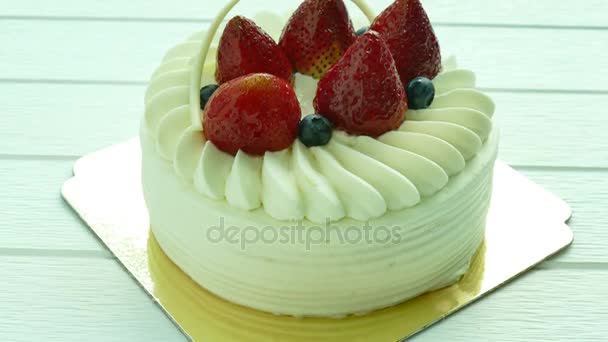 Dessert gâteau aux fraises et myrtilles — Video
