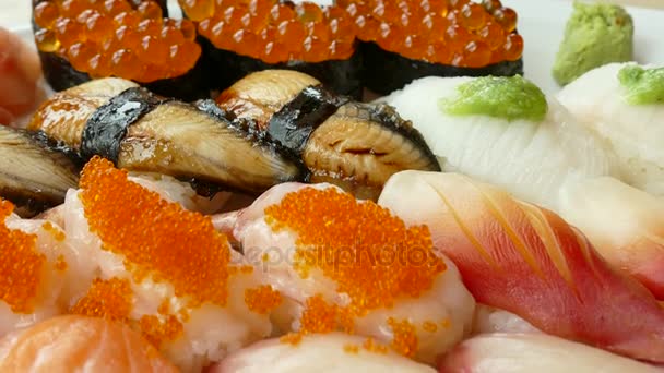 Sushi definido em placa branca — Vídeo de Stock