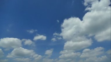 Mavi gökyüzü bulutları