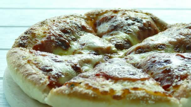 Pizza di papan potong — Stok Video