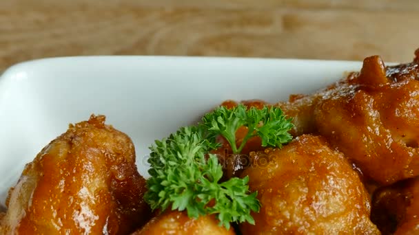 Fried chicken drumsticks closeup — Stock Video