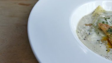 Kaz ciğeri biftek sosu ile