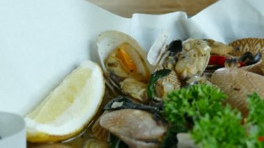 Şarap soslu kızarmış midye