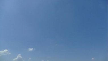 Mavi gökyüzü bulutları