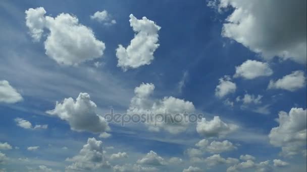 Nubes con cielo azul — Vídeos de Stock