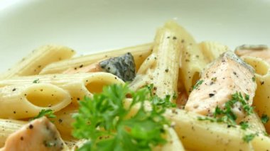 Spagetti carbonara somon ile