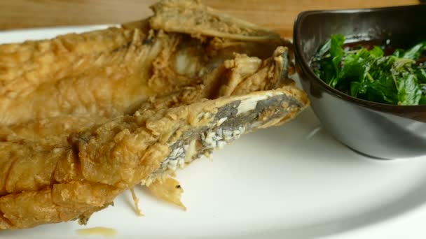 Fried fish with sauce — Stock Video