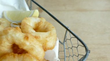 Limon ile kalamar halkaları