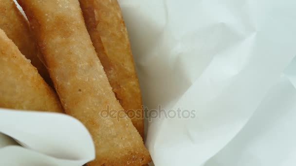 Fried spring roll in white paper — Stock Video