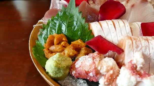 Kase üzerinde taze sashimi — Stok video